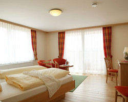 Landgasthof Löwen (Neubulach-Oberhaugstett) Landgasthof Löwen (Neubulach-Oberhaugstett)