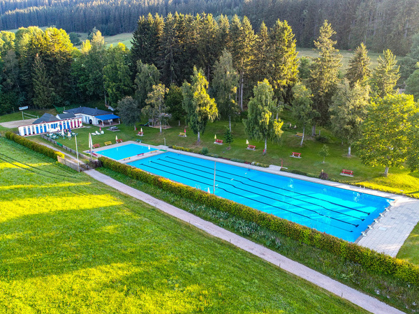 Freibad Lenzkirch - Kappel Bildnachweis: Mit freundlicher Genehmigung des Schwimmbadfördervereins Kappel e.V. Freibad Lenzkirch - Kappel Bildnachweis: Mit freundlicher Genehmigung des Schwimmbadfördervereins Kappel e.V.