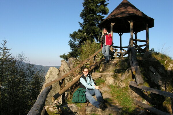 Wanderer am Latschigfelsen Bildnachweis: ©Zweckverband Im Tal der Murg Wanderer am Latschigfelsen Bildnachweis: ©Zweckverband Im Tal der Murg