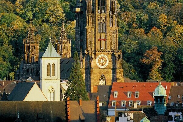 Raach-Münster (Mit freundlicher Genehmigung Freiburg Kultour GmbH) Raach-Münster (Mit freundlicher Genehmigung Freiburg Kultour GmbH)