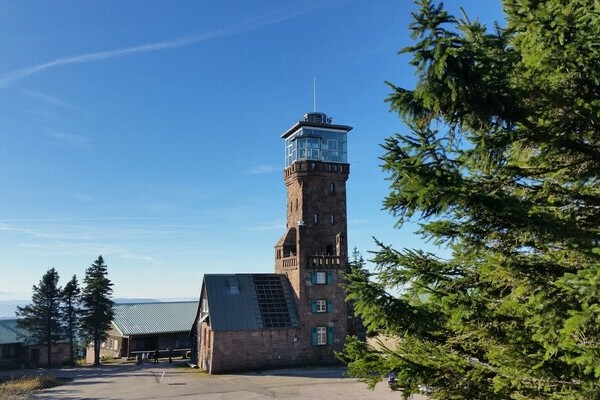 Hornisgrinde-Aussichtsturm Copyright: (Tourist-Info Seebach) Hornisgrinde-Aussichtsturm Copyright: (Tourist-Info Seebach)