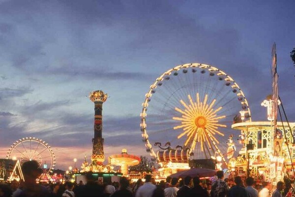 Volksfest Canstatter Wasen Bildnachweis: © Stuttgart-Marketing GmbH Volksfest Canstatter Wasen Bildnachweis: © Stuttgart-Marketing GmbH